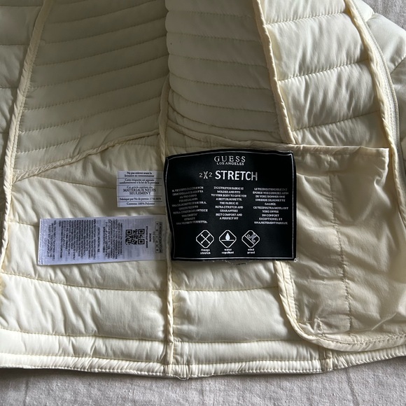 A guess Puffer for autumn , ivory colour , worn twice only , in great condition - Picture 4 of 4
